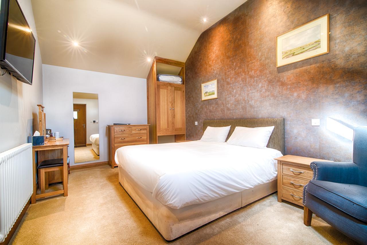 The Red Lion Hotel Histon ภายนอก รูปภาพ